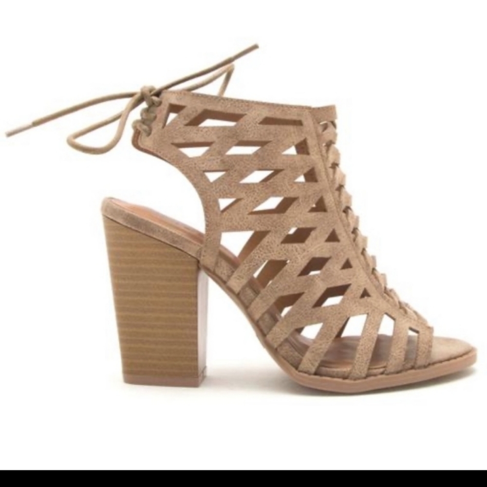 🤩HP🤩 Boho Chunky heel Qupid open toe sandal shoes size 6, 7 or 8 available